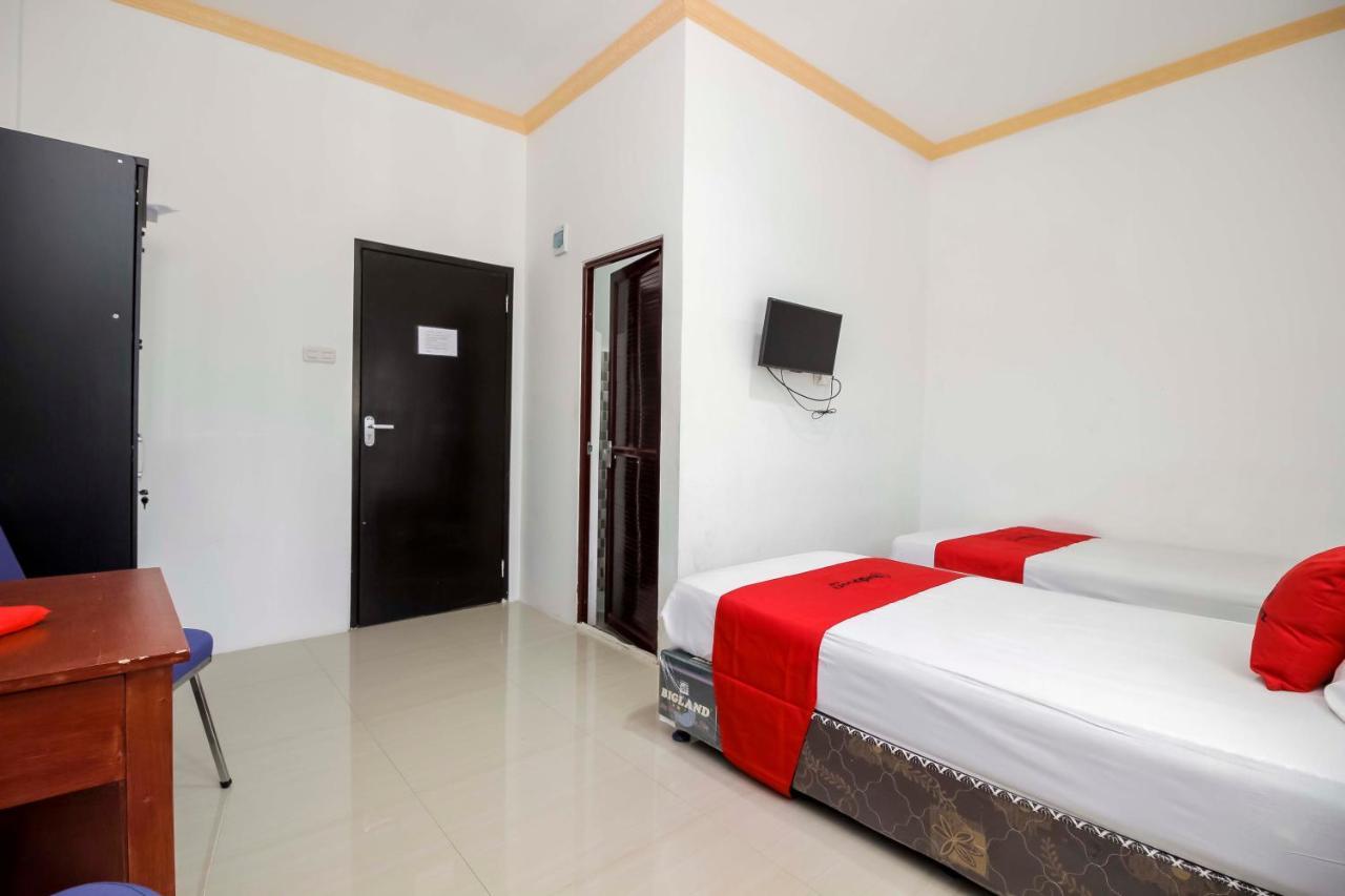 Wisma tamu Reddoorz Near Sam Ratulangi Airport *
